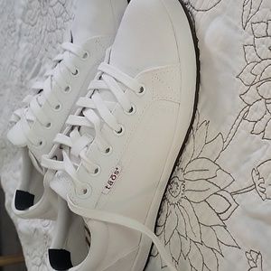 Taos Star White Canvas Sneakers Size 8
